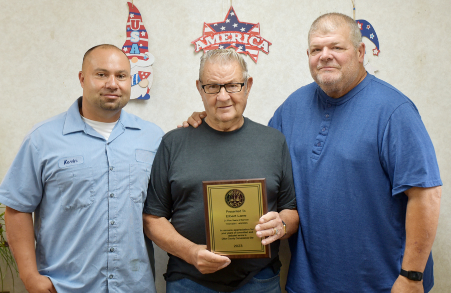 Elbert Lane Receives Plaque For 21 Years Of Service