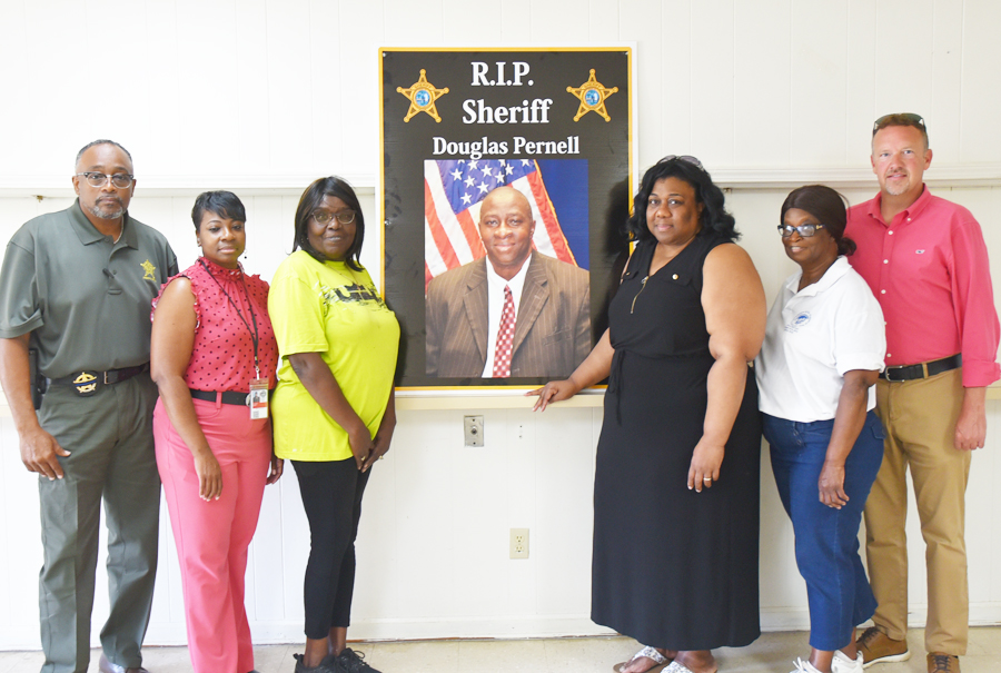 Manning Baptist Church And Harvest Hope Hold Food Drive In Memory Of Sheriff Pernell