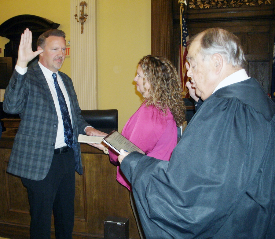 Sheriff Jamie Hamilton Sworn Into Office