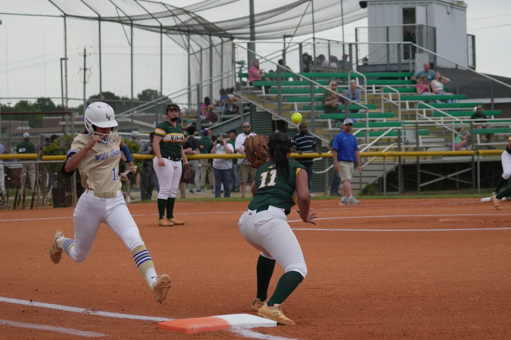 Lady Wild Gators Win 4-3 Over Lady Vikings